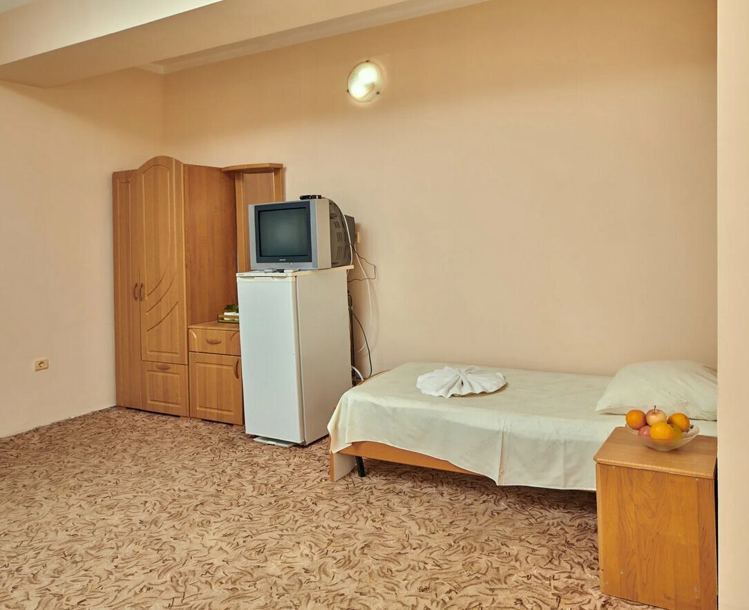 Гостиница Глобус Лоо-66