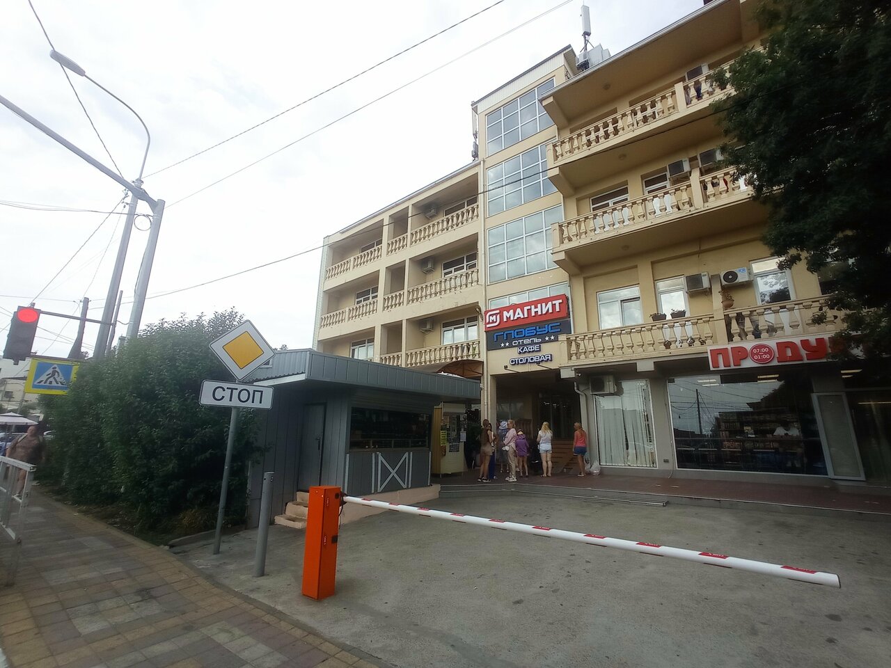 Гостиница Глобус Лоо-47