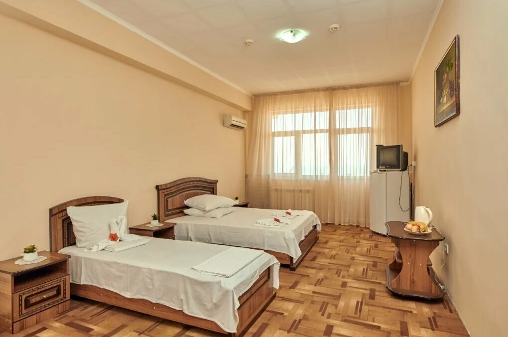 Гостиница Глобус Лоо-71