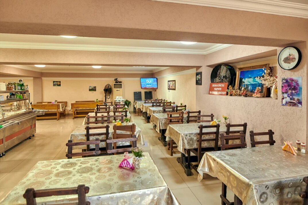 Гостиница Глобус Лоо-70