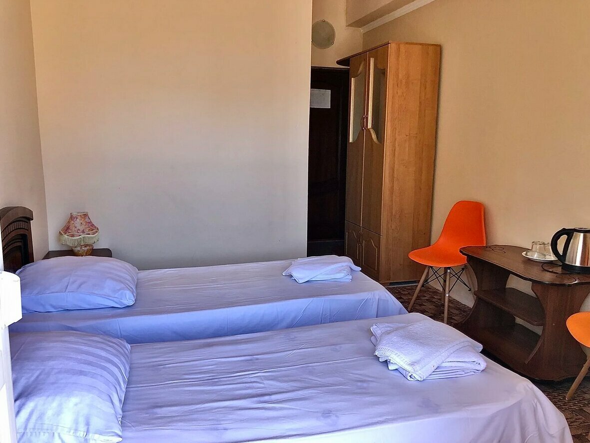 Гостиница Глобус Лоо-69