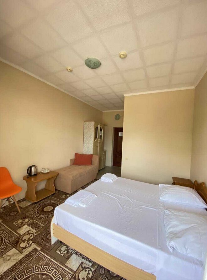 Гостиница Глобус Лоо-67