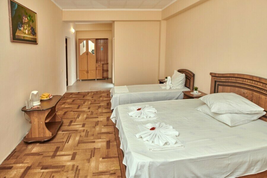 Гостиница Глобус Лоо