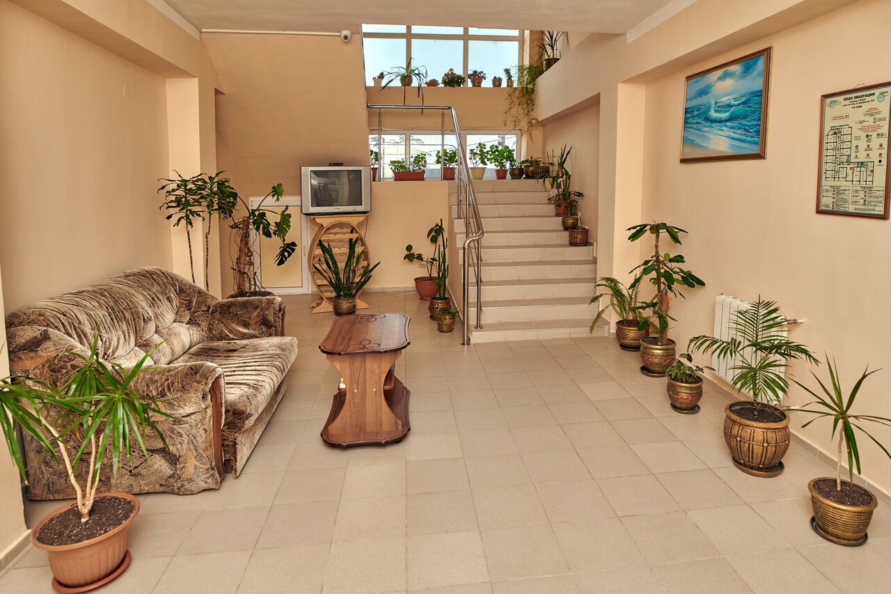 Гостиница Глобус Лоо-5