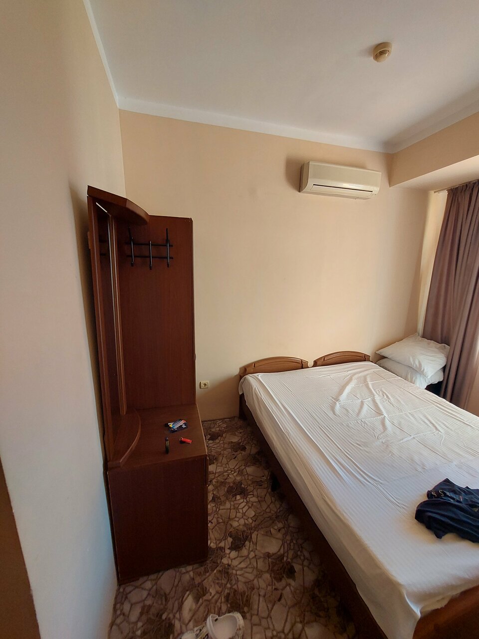 Гостиница Глобус Лоо-84