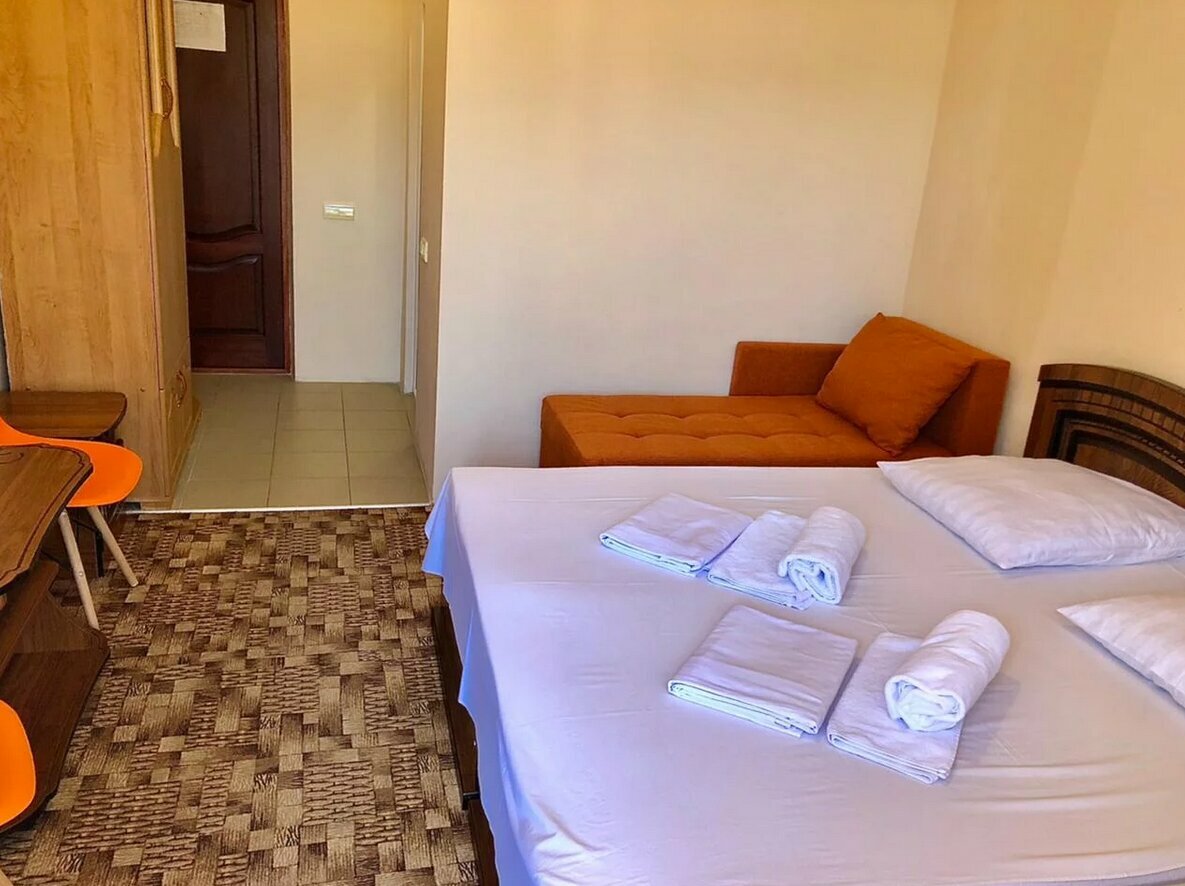 Гостиница Глобус Лоо-73