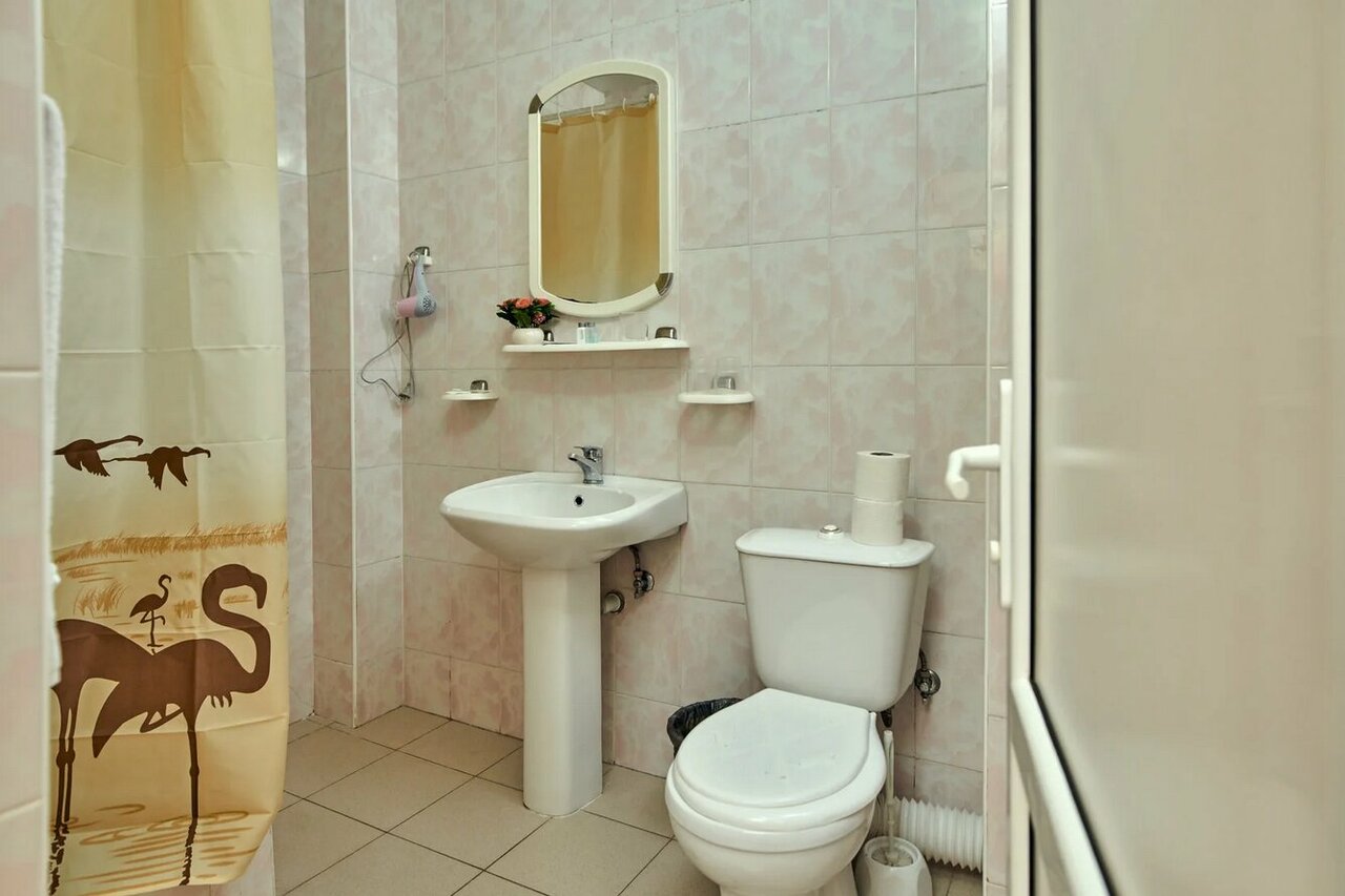 Гостиница Глобус Лоо-68