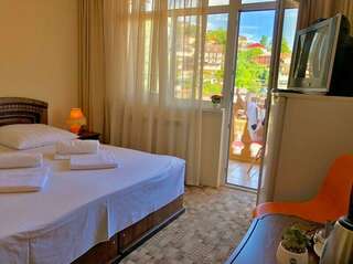 Гостиница Глобус Лоо Бюджетный двухместный номер с 2 отдельными кроватями-1