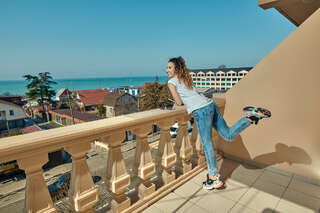 Гостиница Глобус Лоо-0