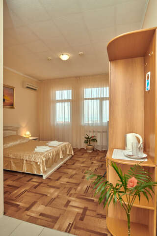 Гостиница Глобус Лоо-3