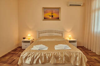 Гостиница Глобус Лоо-2