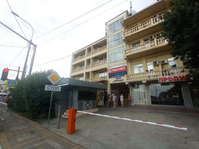 Гостиница Глобус Лоо-46