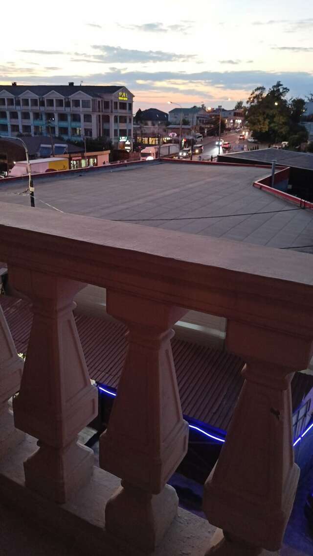 Гостиница Глобус Лоо-76