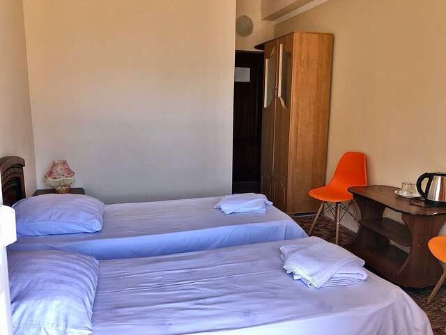 Гостиница Глобус Лоо-68