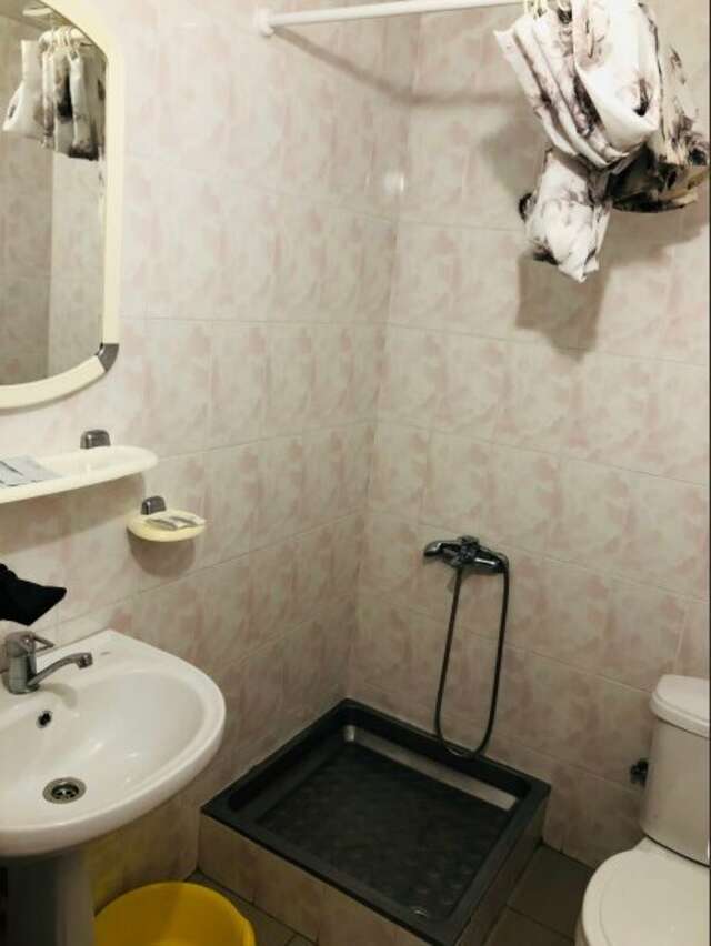 Гостиница Глобус Лоо-71