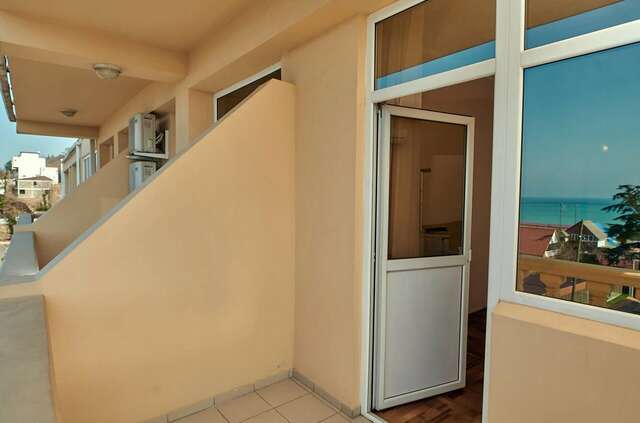 Гостиница Глобус Лоо-53