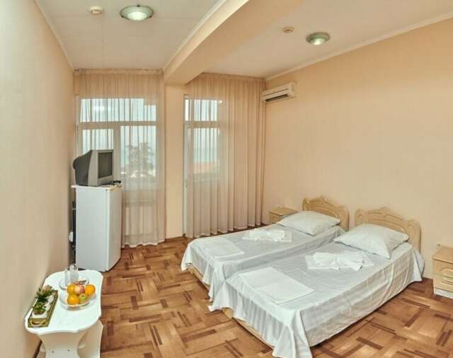 Гостиница Глобус Лоо-73