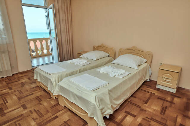 Гостиница Глобус Лоо-7