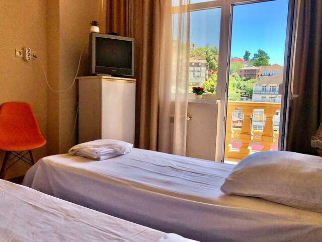 Гостиница Глобус Лоо-50